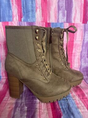 Taupe Lace-Up Platform Ankle Boots - Women's Fashion Boot size 8